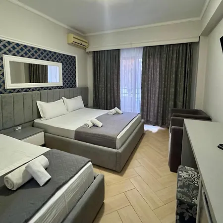 Hotel Pini Sarande Exterior photo