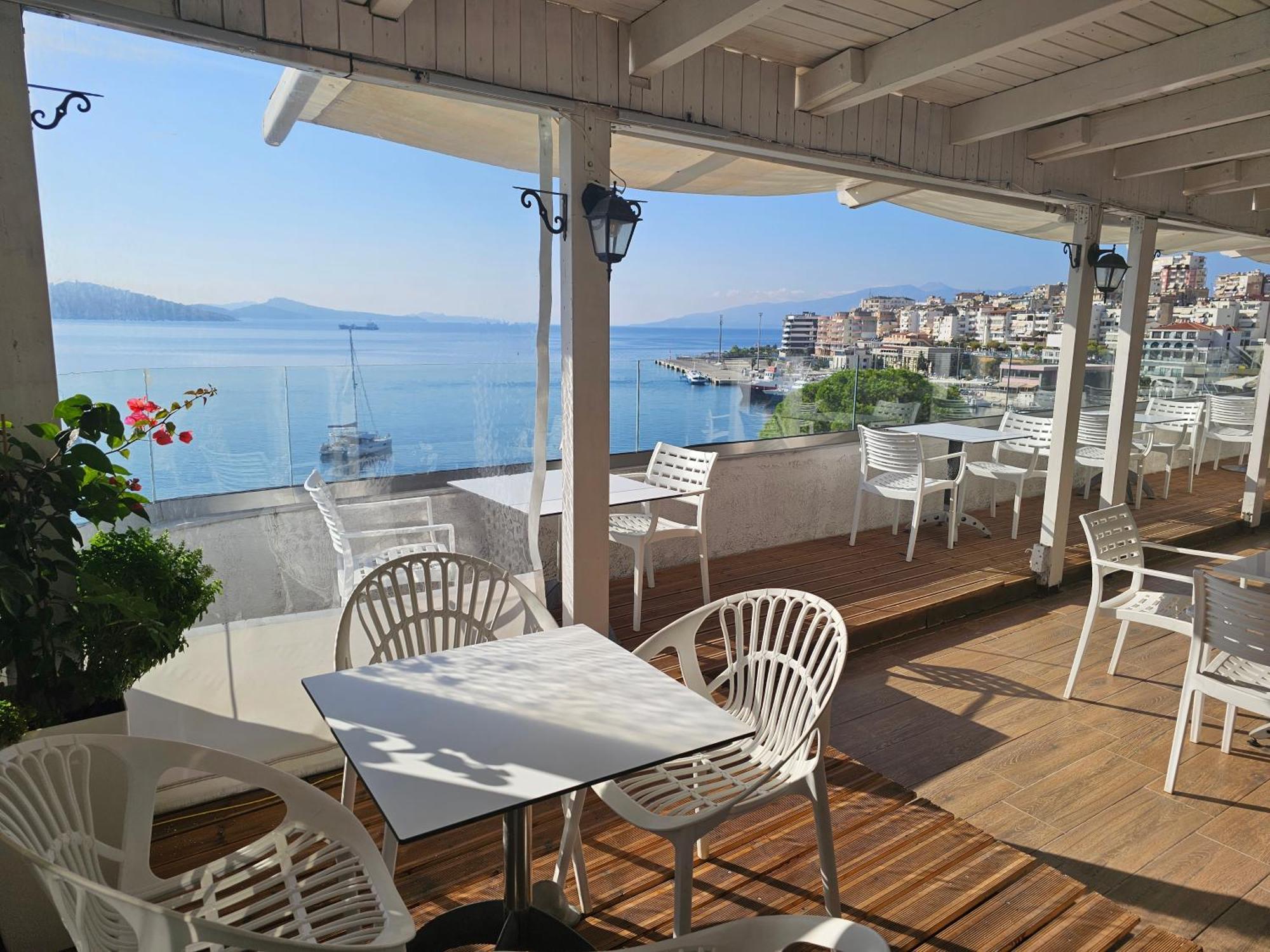 Pini Sarandë